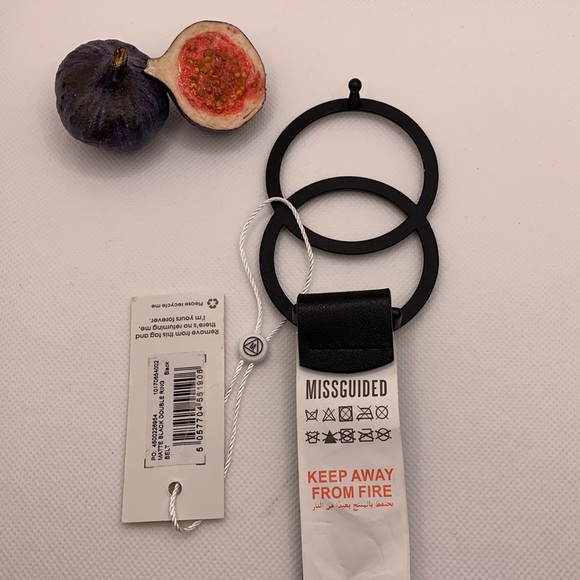 Missguided Matte Black Double Ring Belt - Picture 3 of 4